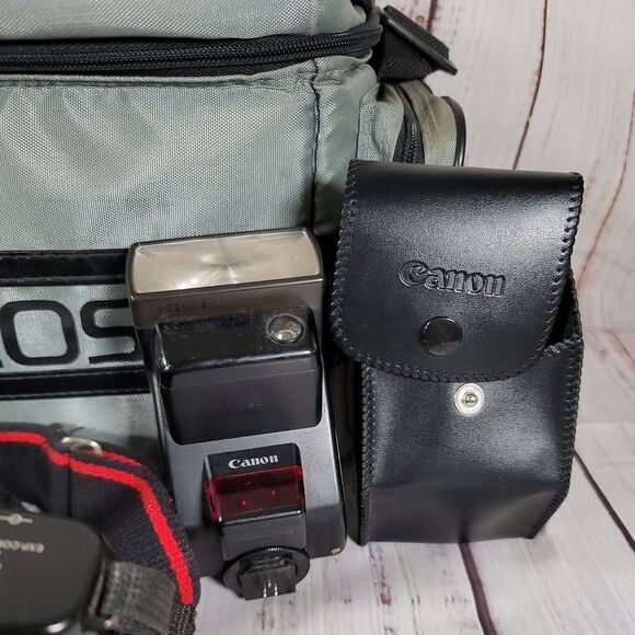 [Near Mint] Canon EOS 620‎ 35mm SLR w/Lens, Bag Tons Of accessories Not Tested - Picture 4 of 12